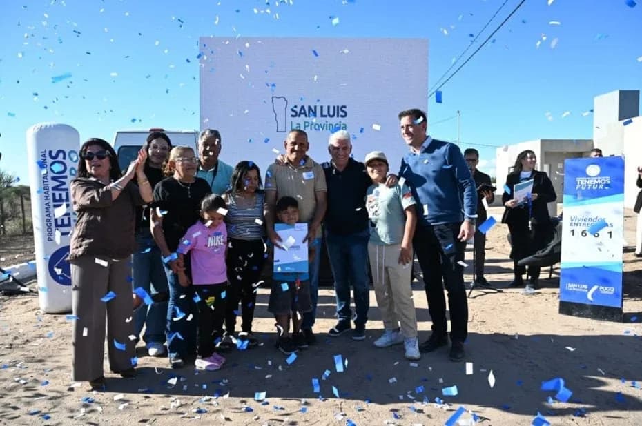 Balde y Salinas del Bebedero: Poggi entregó seis viviendas y anticipó que continuarán las construcciones