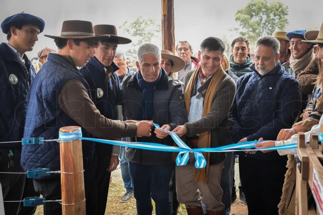 El gobernador Claudio Poggi, el presidente de la Sociedad Rural de San Luis, Joaquin Belgrano Rawson y el vicegbernador, Ricardo Endeiza.