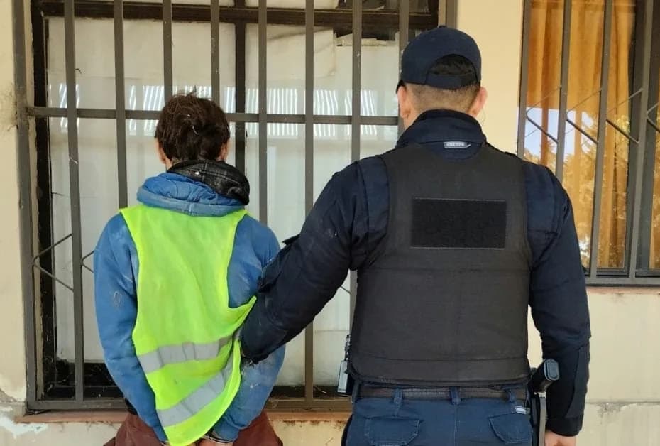 San Luis: quiso robar la batería de un auto y fue demorado.