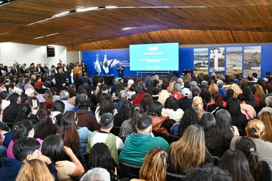 El gobernador Claudio Poggi en el anuncio de la 3° edición de "Mi primer emprendimiento"