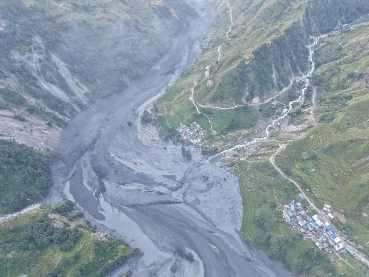 Vista de drone de la zona afectada por la inundaciones repentinas en Nepal.