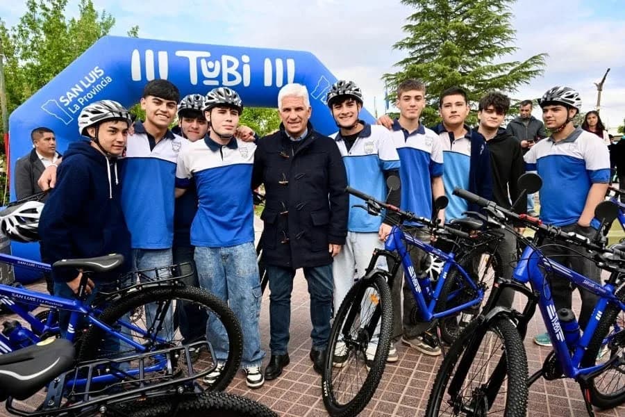 El gobernador Claudio Poggi entregó TuBis en Santa Rosa.