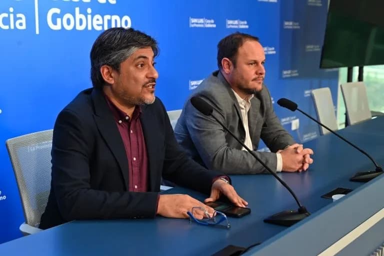 Director de Mesas Sectoriales y Cadena de Valor, Diego Guzmán y el director de Mi Próximo Paso y Cultura Emprendedora, junto a Fernando Mallea.