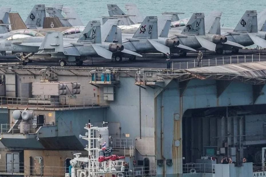 La flota de barcos que ahora se dirige a Oriente Medio transporta en conjunto a más de 7 mil marineros y 2 mil infantes de Marina.