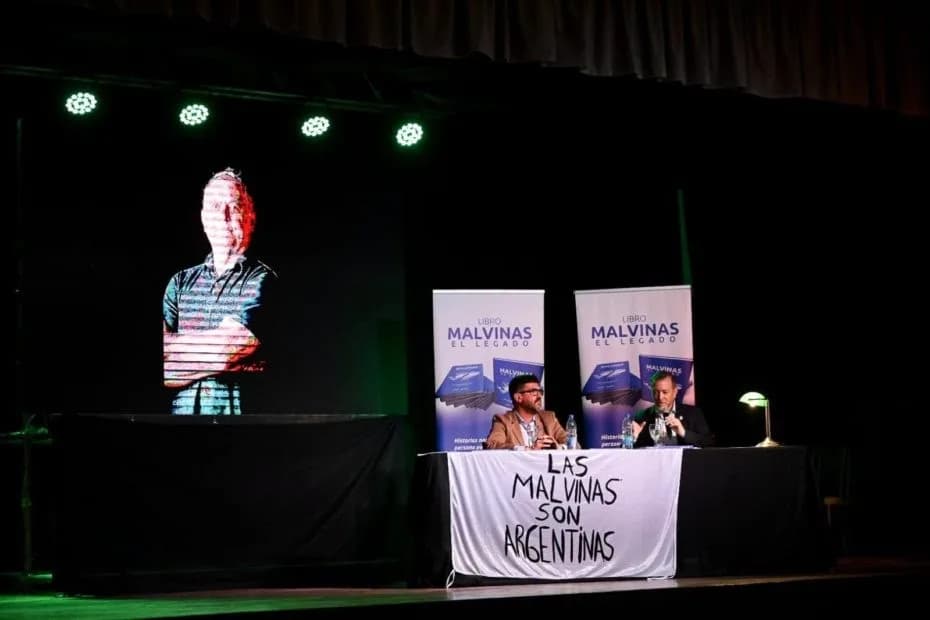 El director General de la Comunicación, Diego Masci, y el director de Agencia de Noticias San Luis, Gustavo Díaz durantye la presentación.