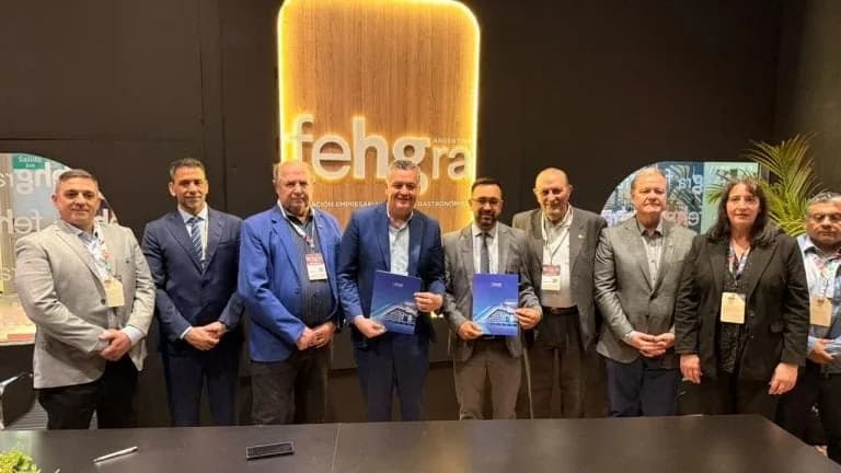 El ministro de Turismo y Cultura, Juan Álvarez Pinto, firmó un convenio con la Federación Empresaria Hotelera Gastronómica de la República Argentina (FEHGRA) p