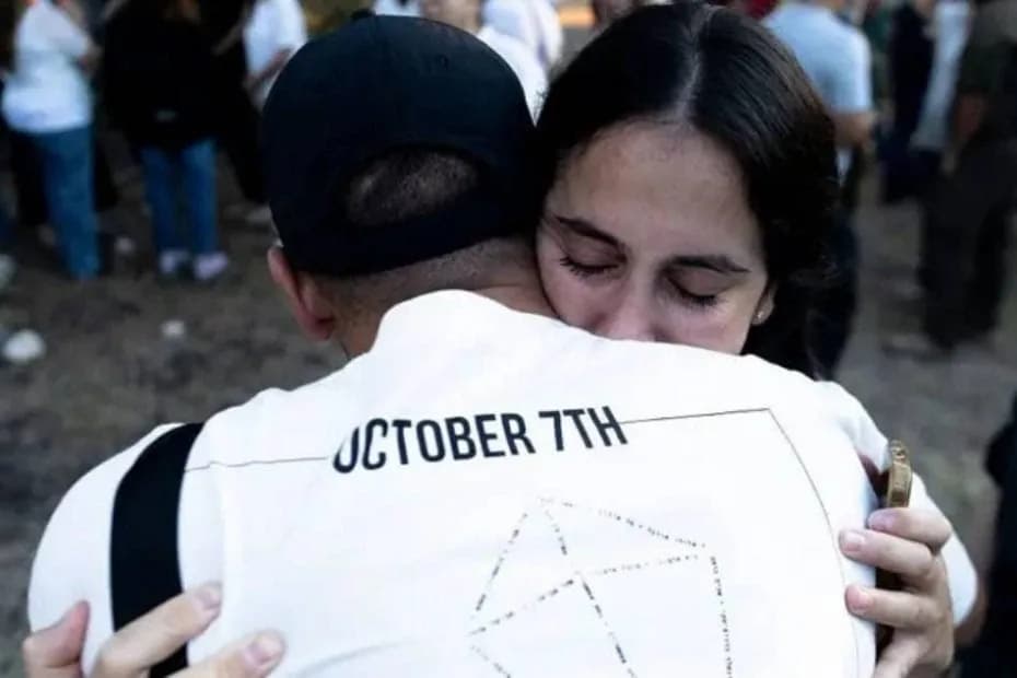 Cómo intentan reconstruir sus vidas los residentes de un kibutz israelí devastado por los ataques de Hamás del 7 de octubre.