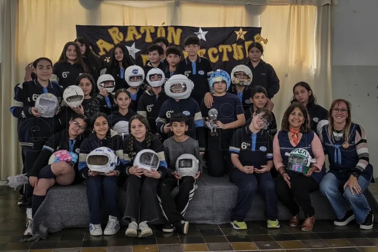 De las aulas al espacio: alumnos de la escuela Manuel Belgrano se convirtieron en astronautas para leer.