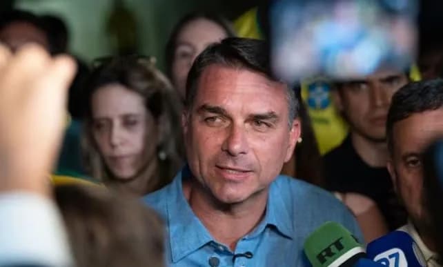 Flávio Bolsonaro.