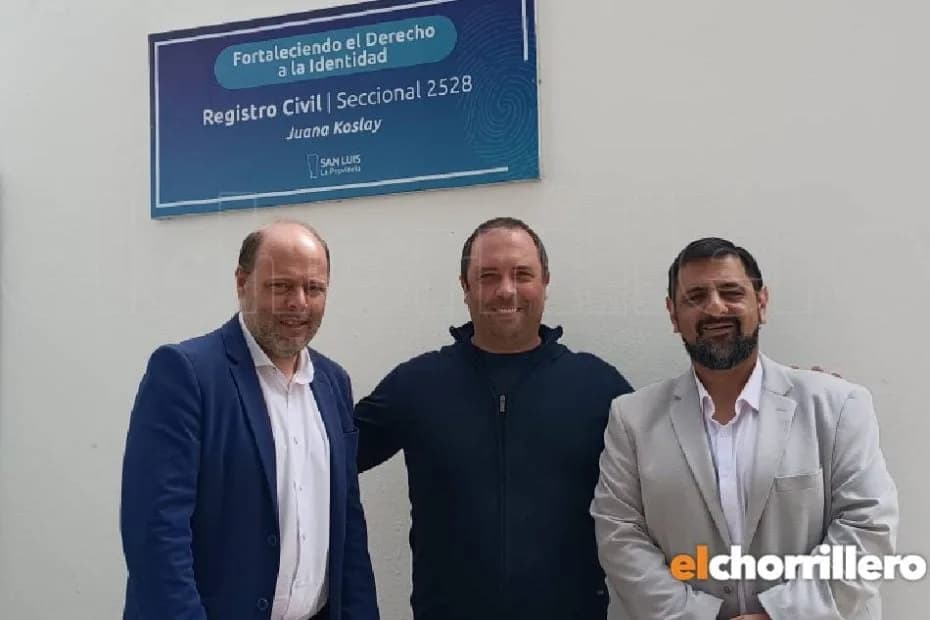 El ministro de Gobierno, Gonzalo Amondarain, el intendente Pedro Tagliente. y el director del Registro Civil, Guillermo Valdevenitez.
