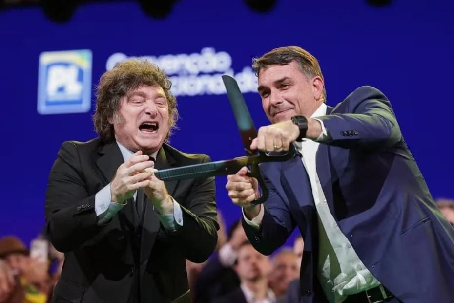 El presidente Javier Milei junto al candidato a la presidencia de Brasil, Flavio Bolsonaro.