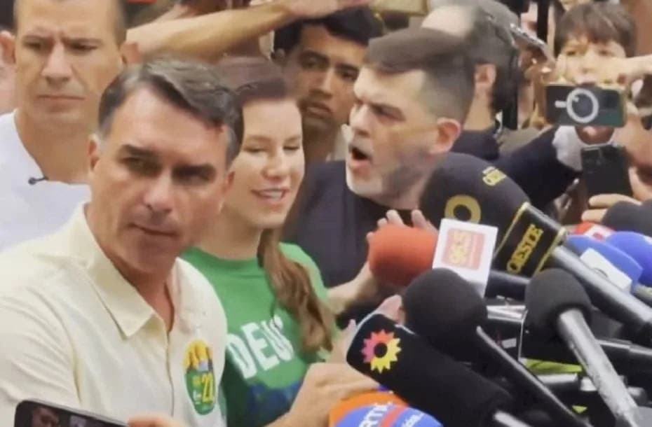 Elecciones en Brasil: Flávio Bolsonaro pidió un cambio y confió en ganar en primera vuelta.